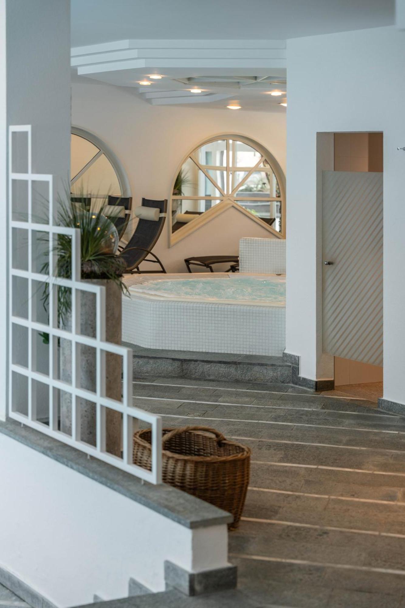 Ferien & Wellnesshotel Windschar Brunico Dış mekan fotoğraf
